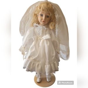 Vintage Dawn porcelain doll holy communion with box & stand